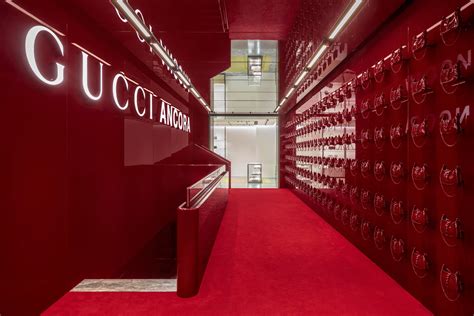 gucci negozio milano via montenapoleone|gucci outlet in milan.